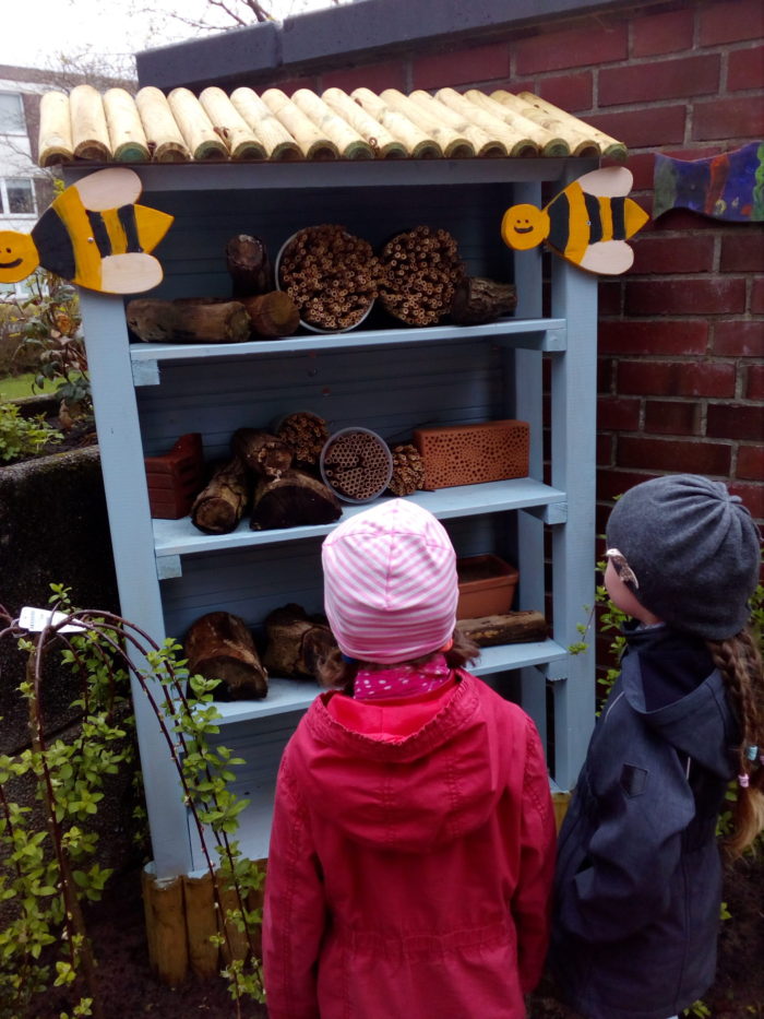 Wildbienenhaus wurde eingerichtet.